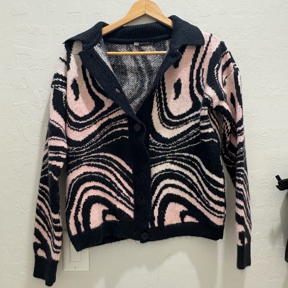 Stylish Black and Pink Women's Sweater Cardigan